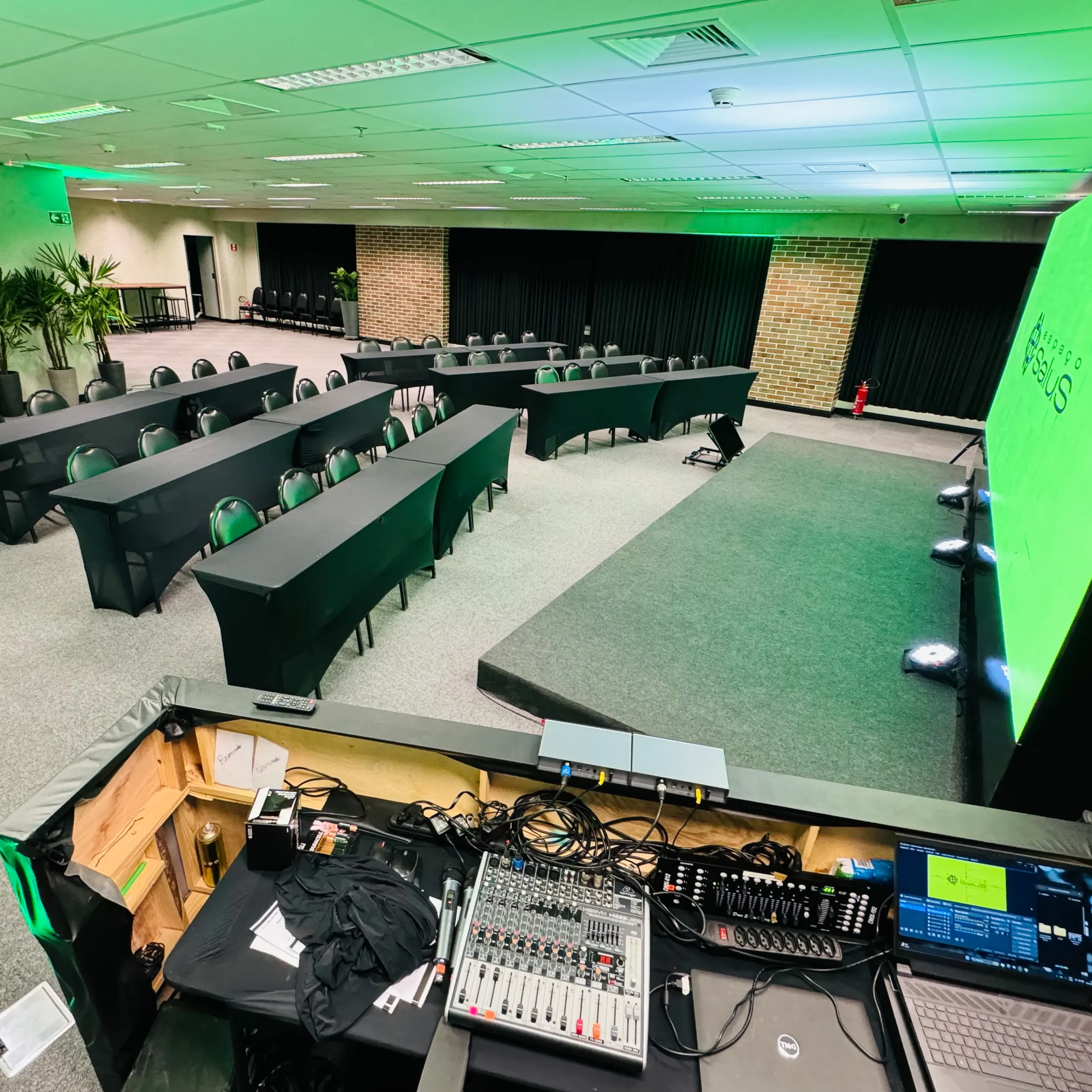 c-auditorios-2_5_11zon-scaled